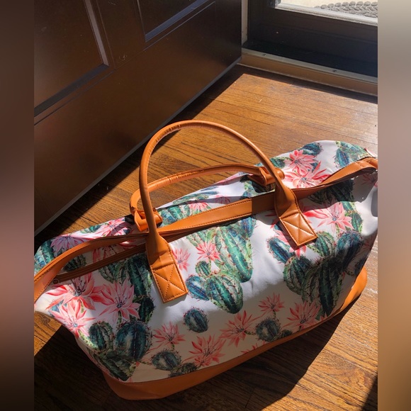 ✨ Weekender Duffel Bag 🌵 - Picture 3 of 5